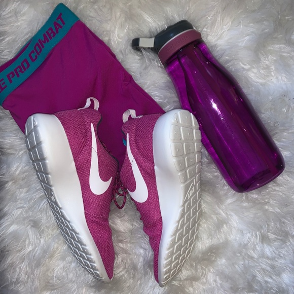 Nike Shoes - Nike Women's Roshe Run Athletic Shoes.